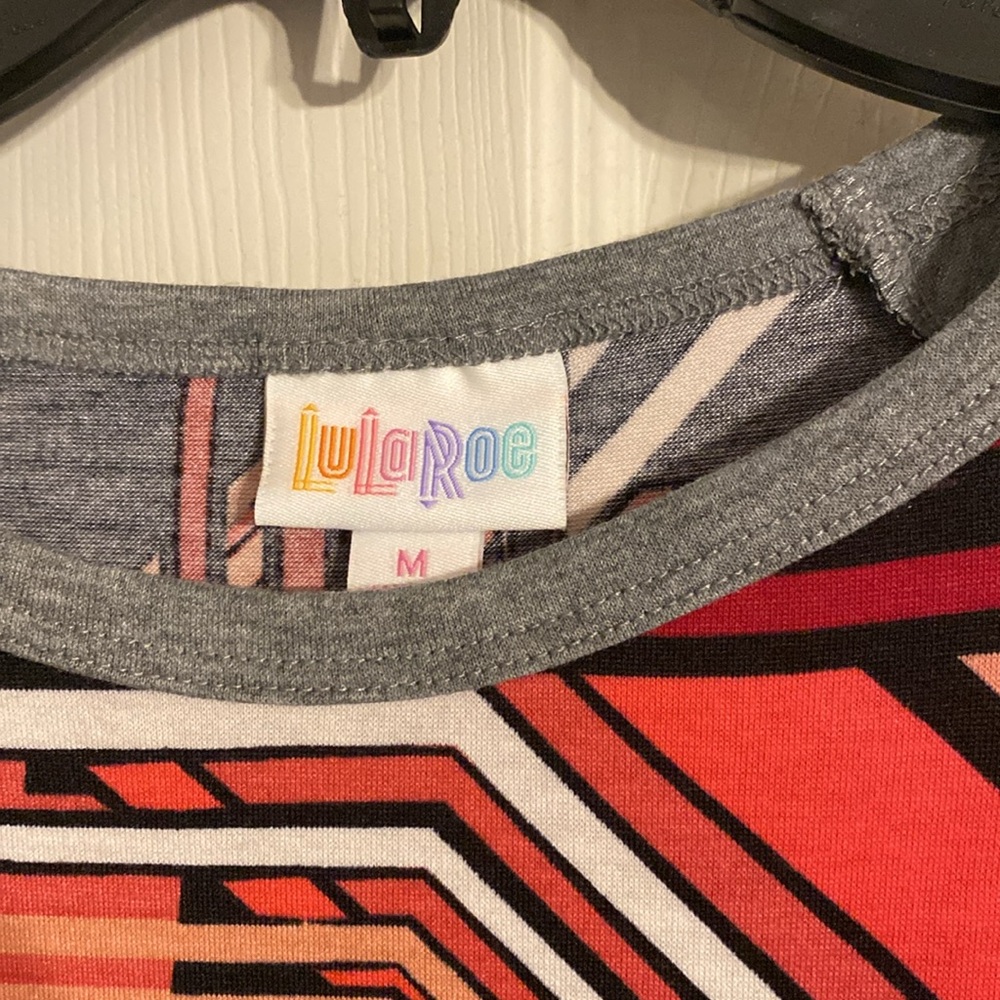 Geometric Patterned Raglan Sleeve Top - Picture 2 of 4